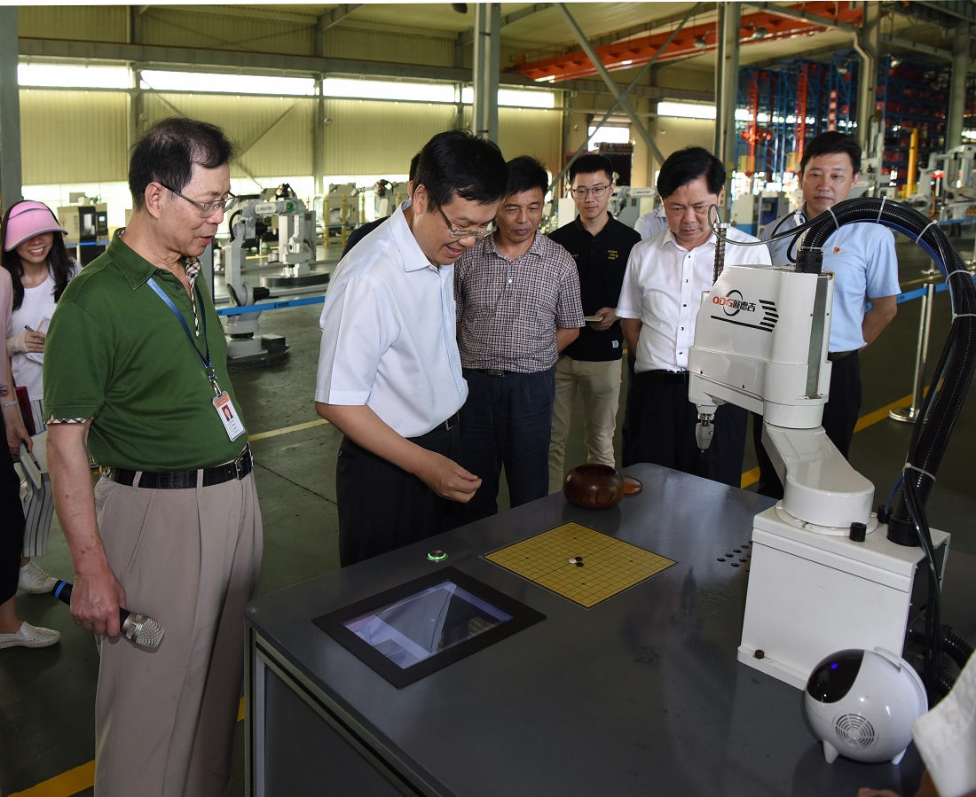 揭陽市委副書記、代市長張科蒞臨巨輪智能參觀考察